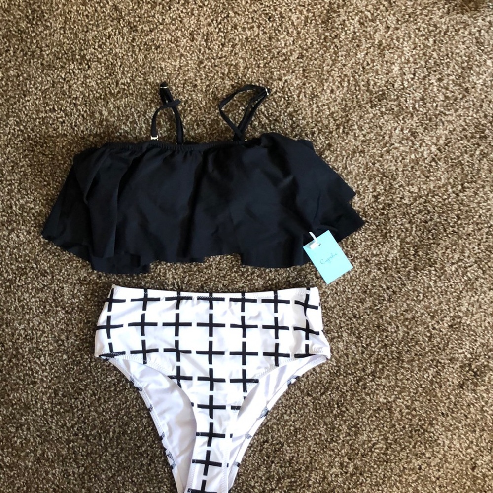 Flounce bikini top with high waisted bottoms NWT